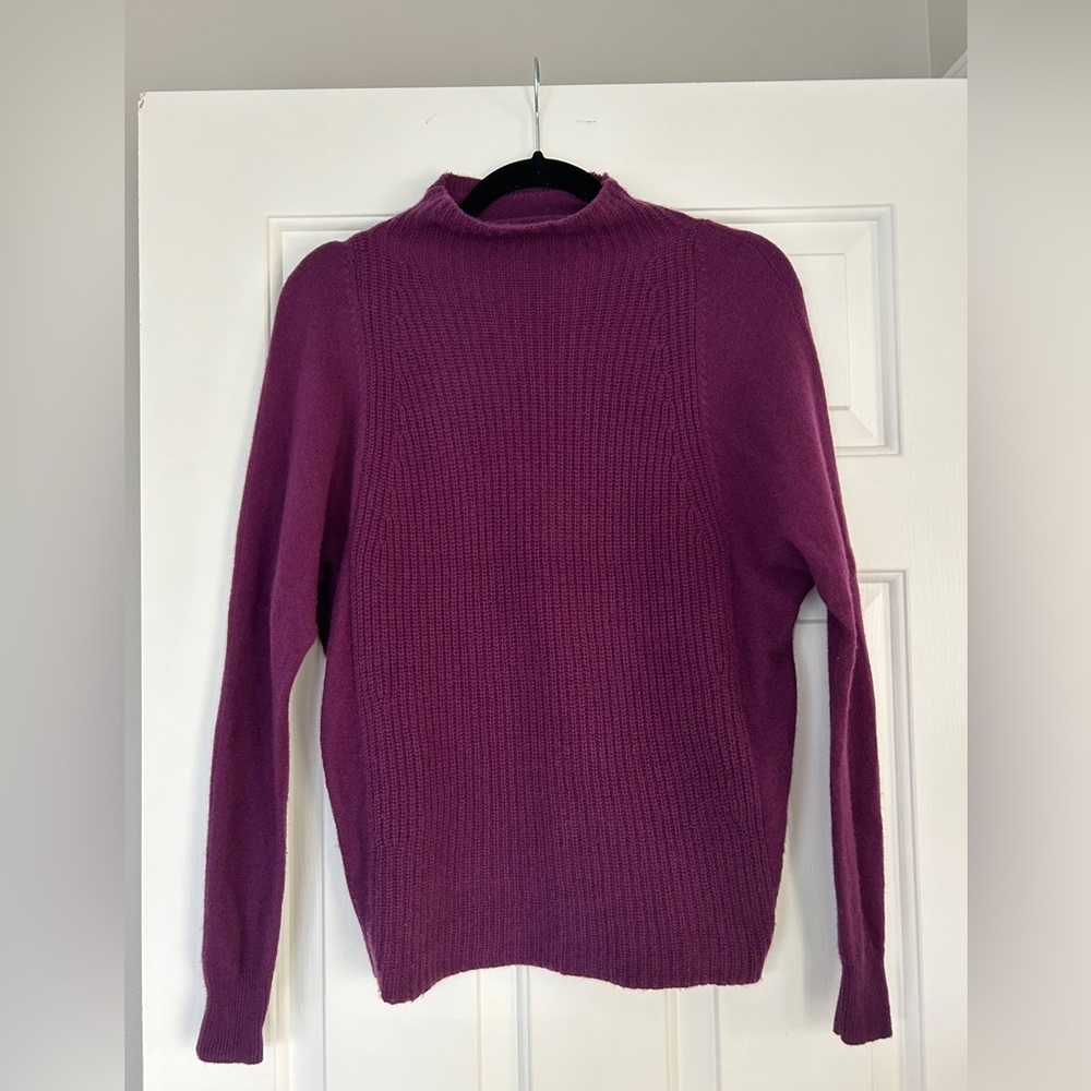 Tahari 100% Cashmere women’s sweatshirt, size XS, burgundy